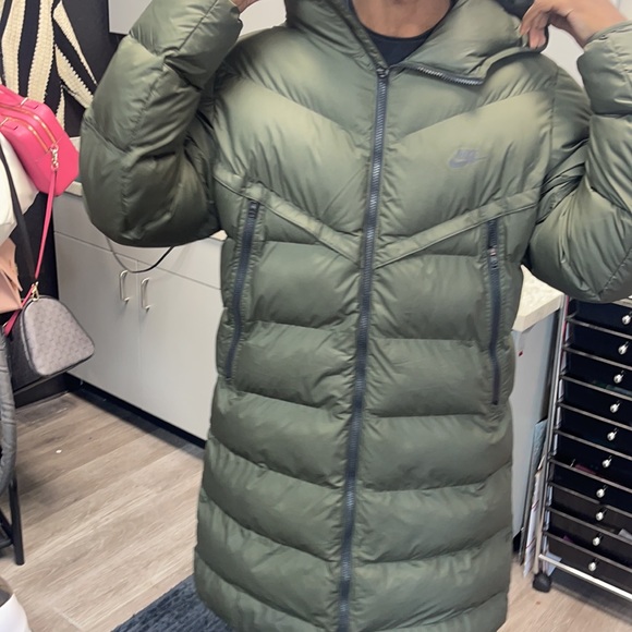 NIKE OLIVE 🫒 GREEN PUFFER